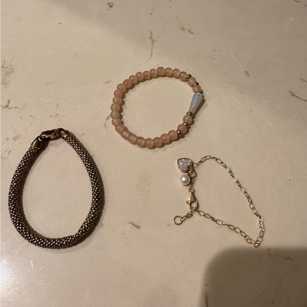 Elegant Gold and Cream Bracelet Set